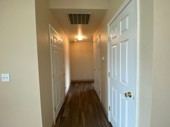 Building Photo - 3 Bedroom 2 Bathroom Home for Rent!