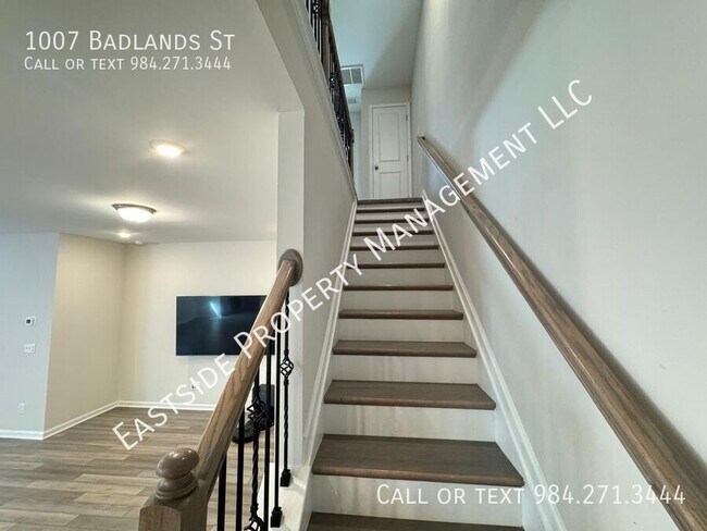 Building Photo - 1007 Badlands St