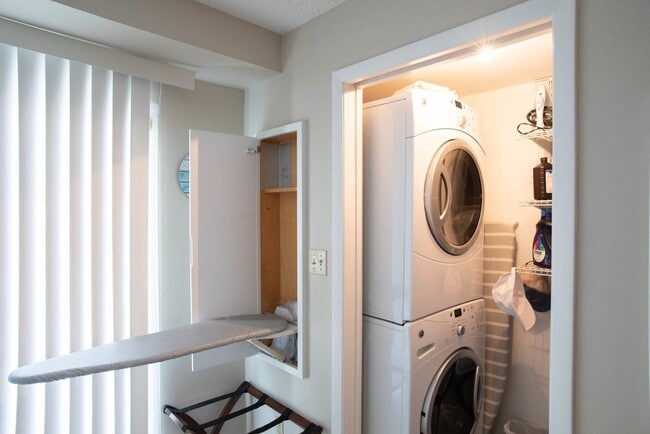 Building Photo - Tierra Verde WATERFRONT Annual Unfurn. 3BR 3BA 2 Car Tandem Garage Townhome & optional slip