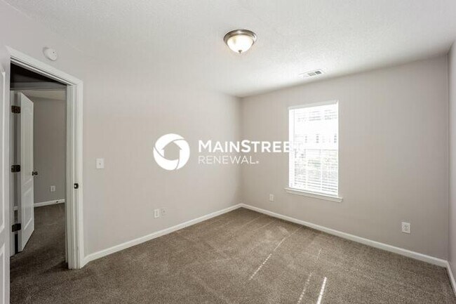 Building Photo - 3 Bedroom Pet-Friendly Home in Jonesboro, GA with Main Street Renewal