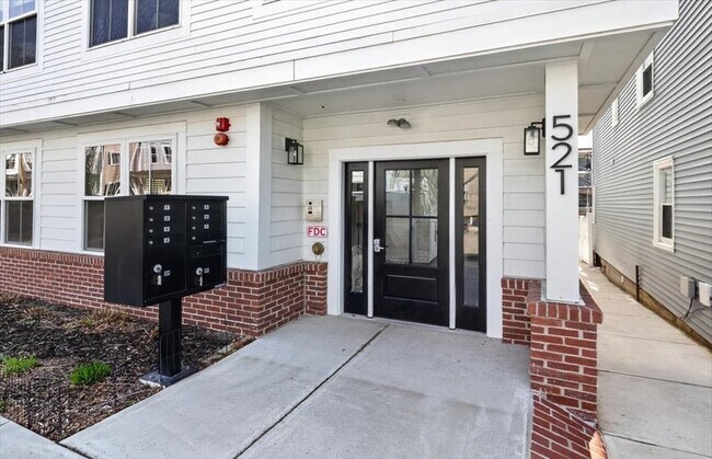 Building Photo - 521 E 8th St