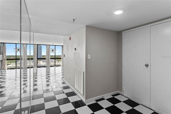 Building Photo - 3301 Bayshore Blvd