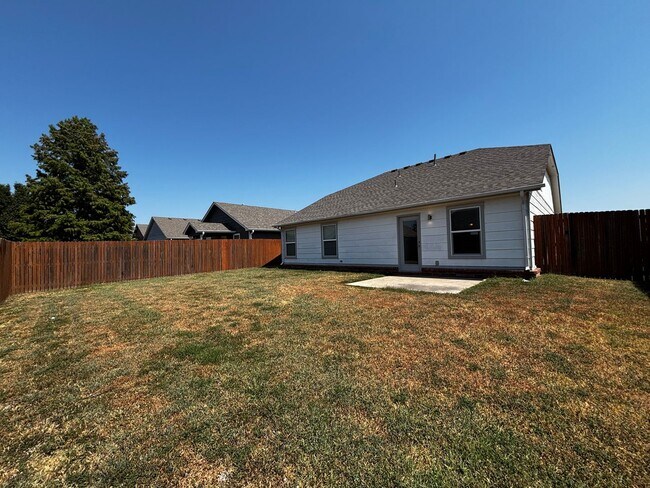 Building Photo - 11084 N 116th E Ave