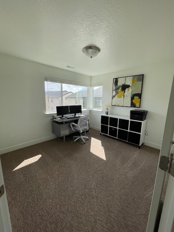 Building Photo - 584 Lewski Ln