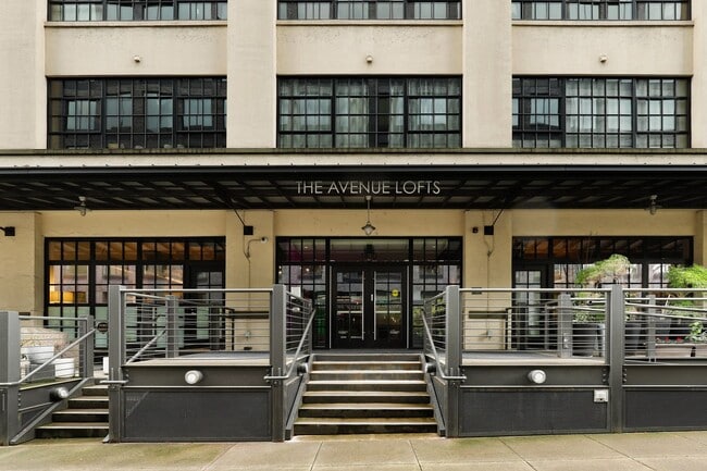 Building Photo - Stunning Pearl Loft with Washer/Dryer in Unit & Secure Parking