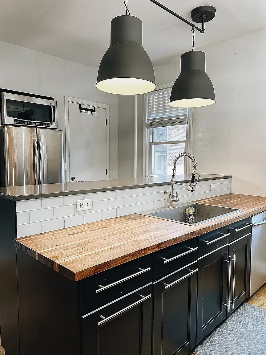 Building Photo - 99 Olive St