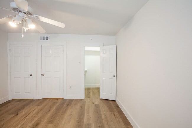 Building Photo - Remodeled Central Dallas Condo
