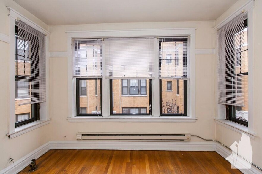 Building Photo - 719 W Barry Ave