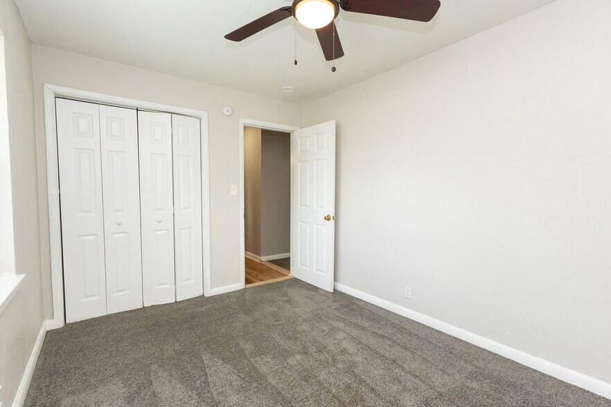Building Photo - 305 Sunrise Ln
