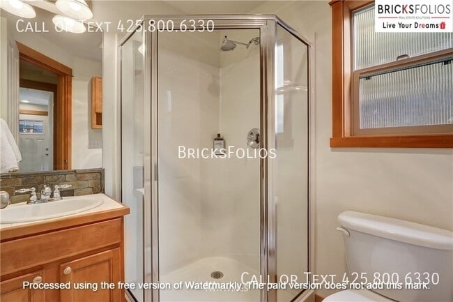 Building Photo - 11316 8th Ave NE