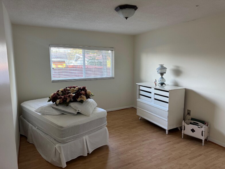 Building Photo - 2348 Shelley St