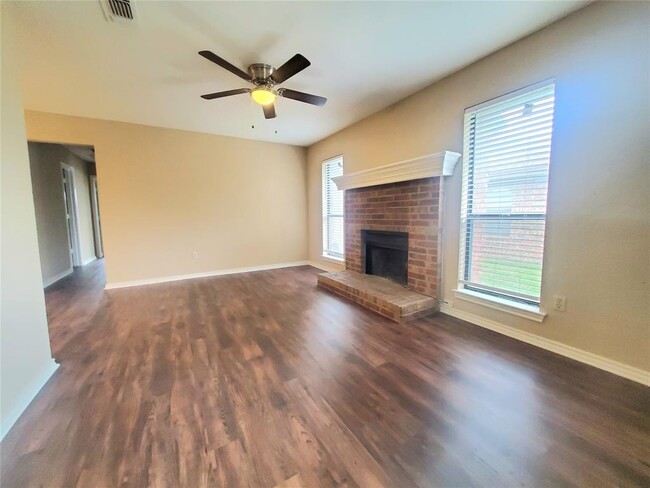 Primary Photo - 1432 Briar Cir