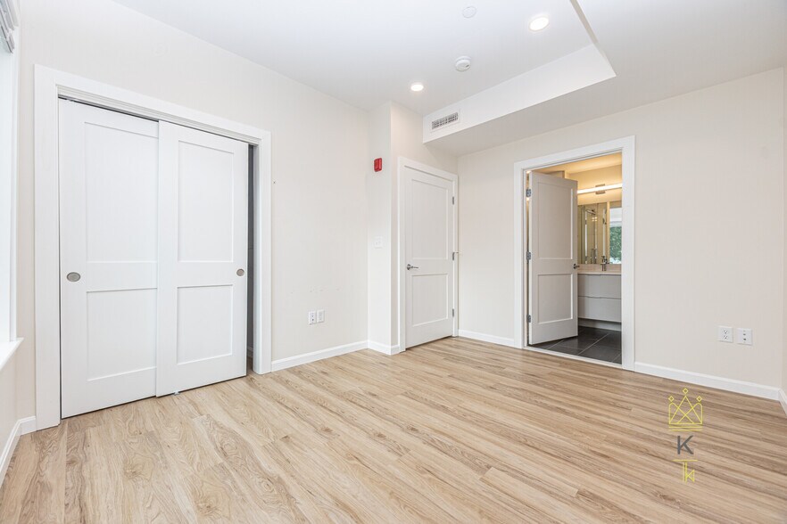 Building Photo - 458 Washington St