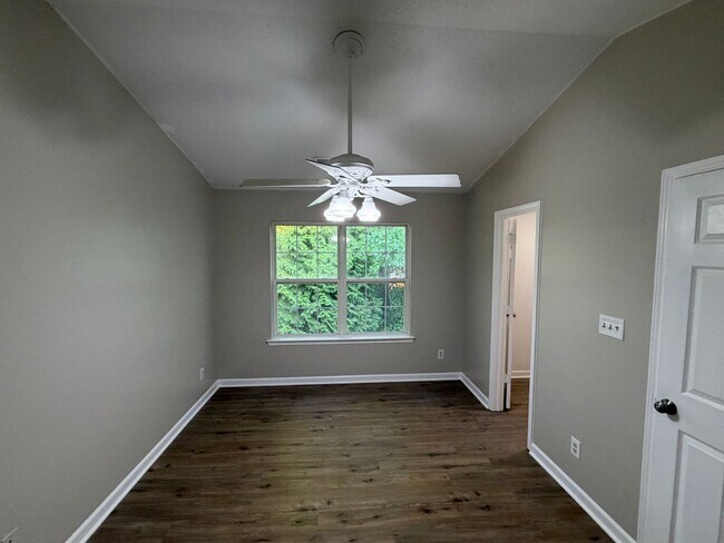 Building Photo - Beautiful 3-bedroom, 2.5-bathroom townhome