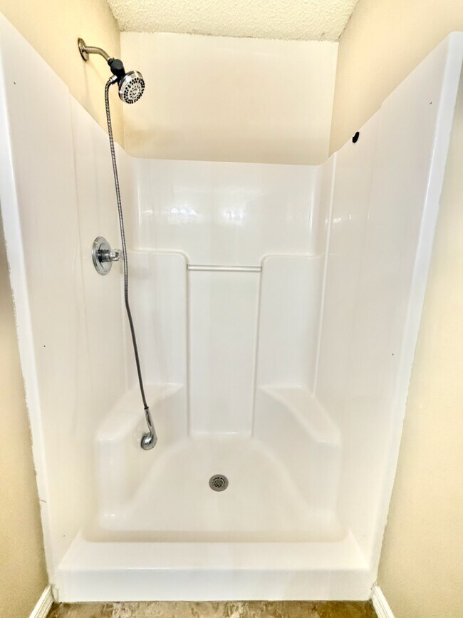 Building Photo - 2070 Catline Cir