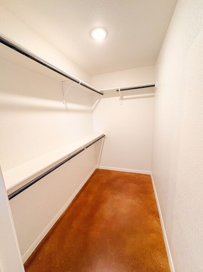 Building Photo - 1909 Chiricahua Trce