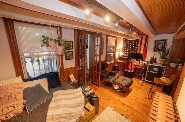 Building Photo - 299 Cumberland St