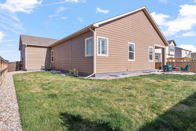 Building Photo - Gorgeous 5 Bed 3 Bath Home in North Loveland!