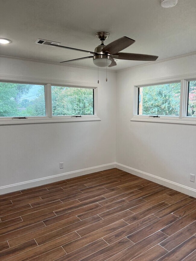 Building Photo - 1805 Starling Dr