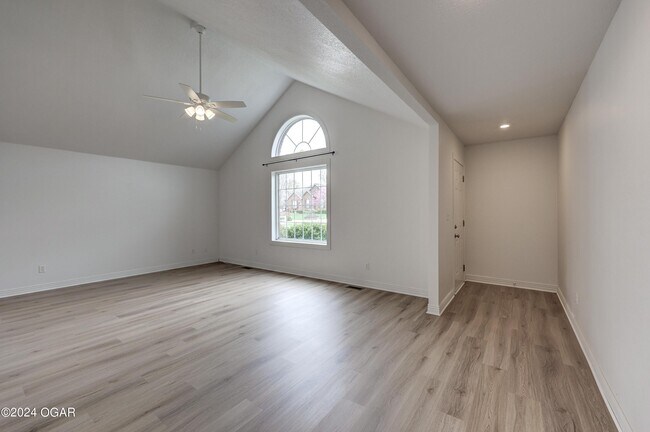 Building Photo - 301 W Briarbrook Ln