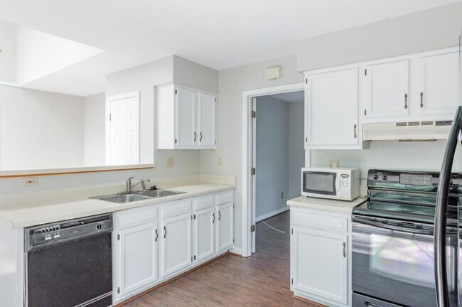 Building Photo - 8915 Castle Point Dr