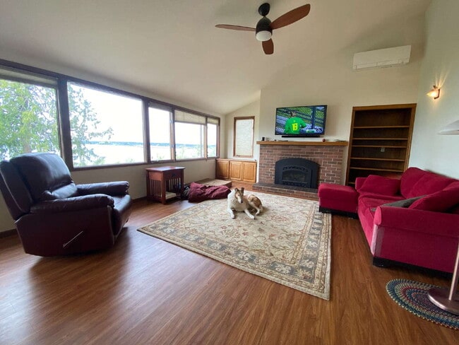 Building Photo - Breathtaking 2-Bed Condo Retreat with Spac...