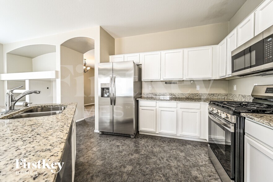 Building Photo - 14251 W Crocus Dr