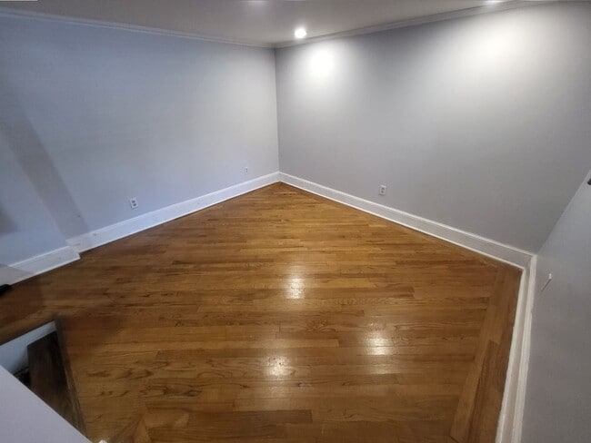 Building Photo - 2 Bedroom 2 Bath with Rooftop Deck!