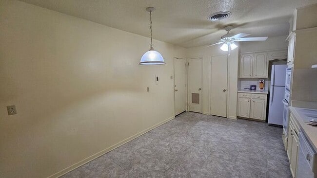 Building Photo - Beuatiful Lawndale Home - 3br 2ba