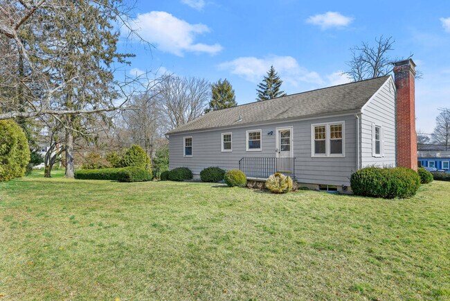 Building Photo - 5 Saviano Ln