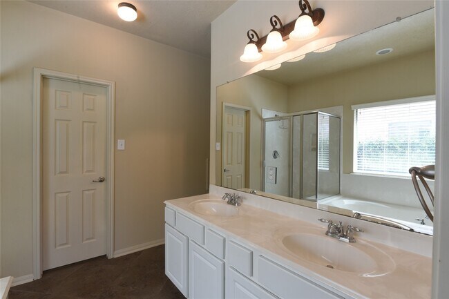 Building Photo - 118 E Lasting Spring Cir