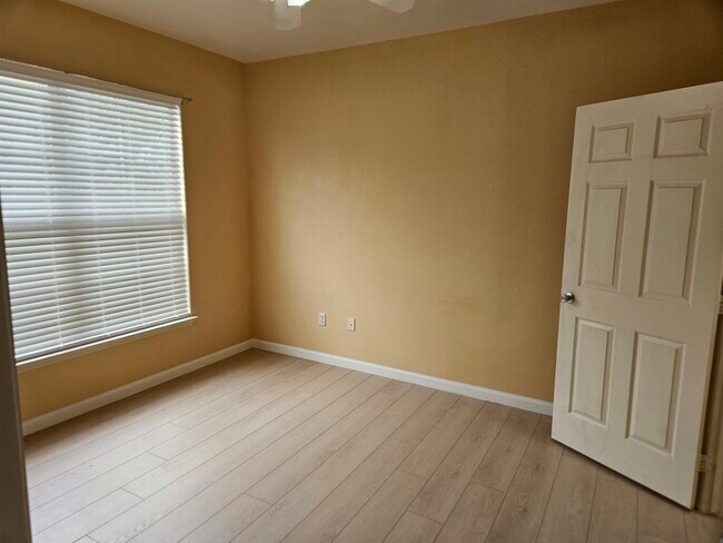 Building Photo - 7442 S Quail Cir