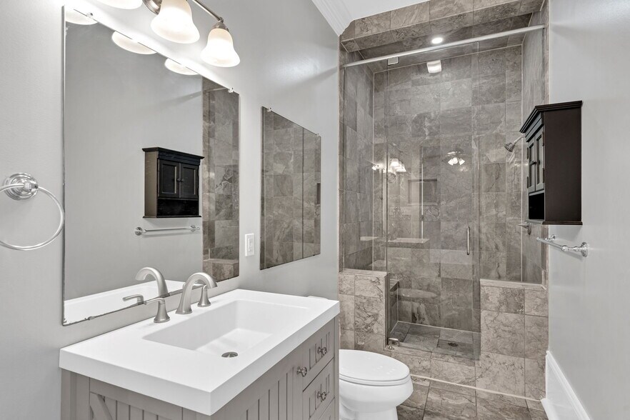 Building Photo - 1836 Baronne St