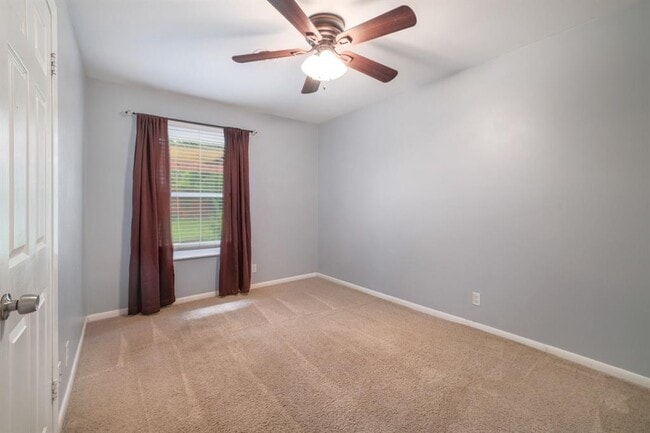 Building Photo - 1511 Fairfield Dr