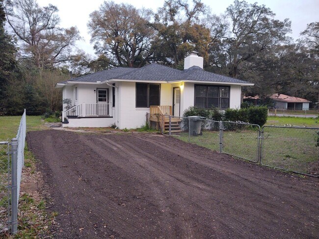 Building Photo - 5820 W Jackson St