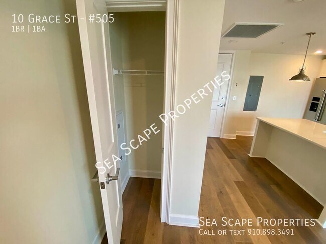 Building Photo - Apartment with Waterview in Downtown Wilmi...
