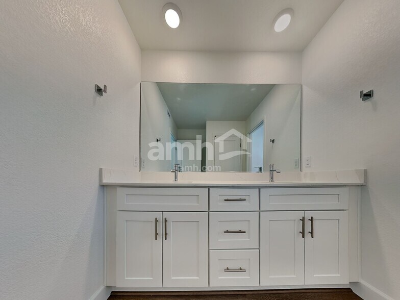 Building Photo - 6423 Rush Avenue