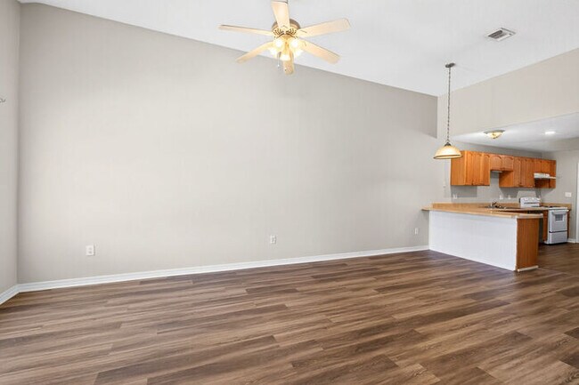 Building Photo - 15119 Deer Creek Dr