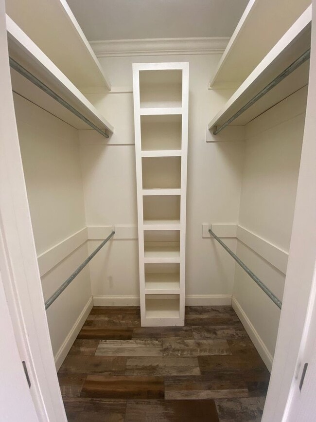 Building Photo - 314 Romar Pl