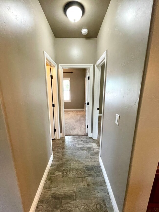 Building Photo - Beautiful 3 Bedroom Home in Central Kingman!