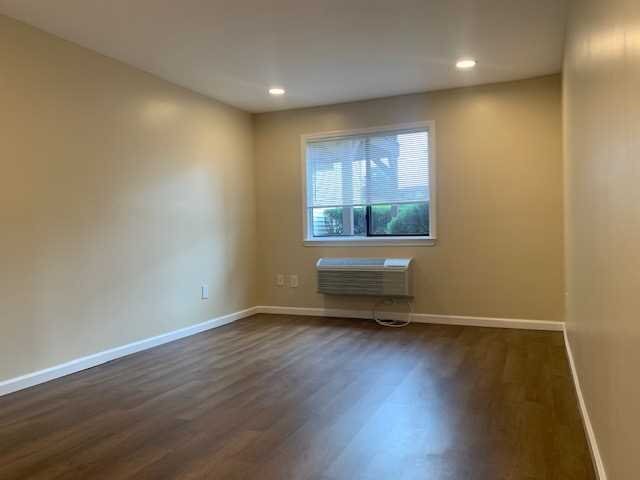 Building Photo - 16 Club House Dr
