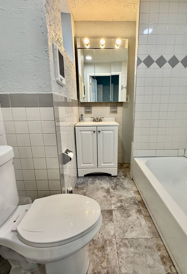 Building Photo - 2443 S 7th St