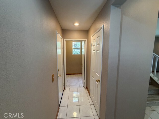 Building Photo - 821 N Siavohn Dr