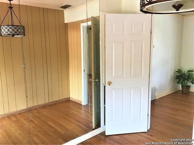 Building Photo - 241 W Norwood Ct