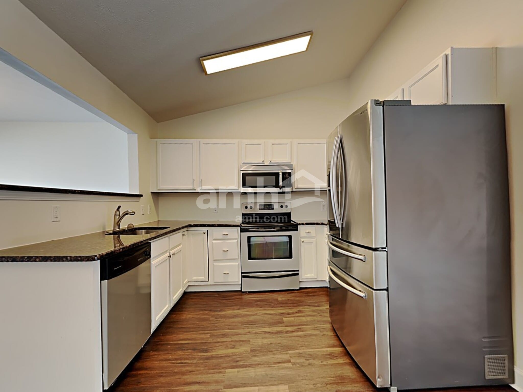 Building Photo - 15015 Silver Thorne Way