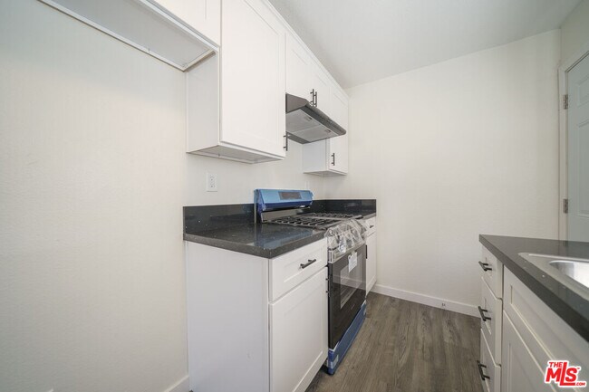 Building Photo - 7510 Avalon Blvd