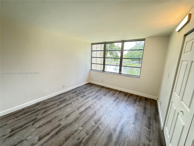 Building Photo - 7081 Environ Blvd