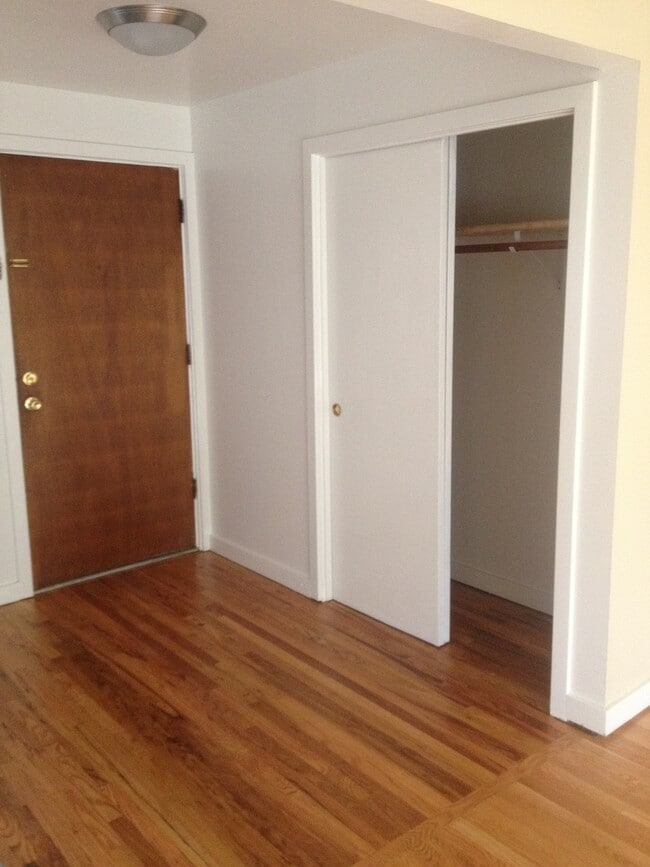 Interior Photo - Highland Court