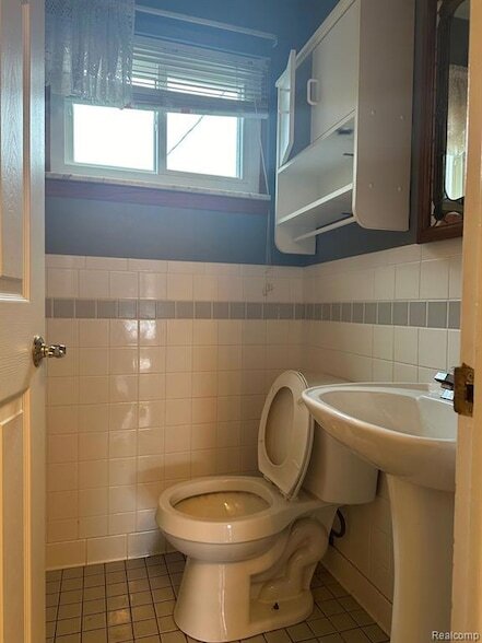 Building Photo - 29543 Eiffel Ave