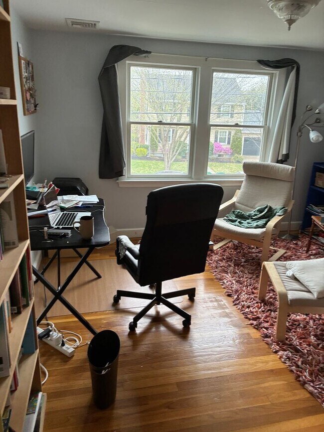 Building Photo - Beautiful single family house in a prime location in Newton